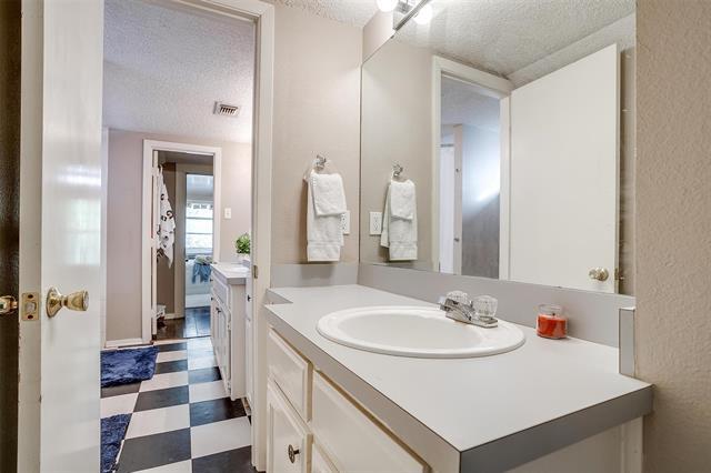 Building Photo - 3140 Rogers Ave