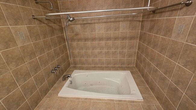 Building Photo - 712 17th St