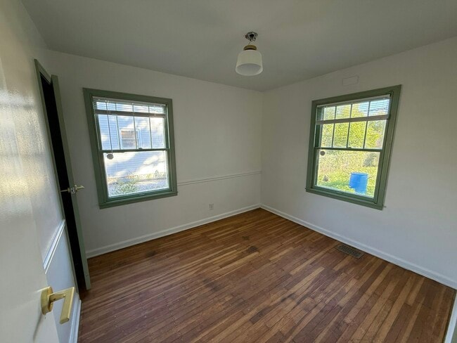 Building Photo - 617 Fletcher Ln