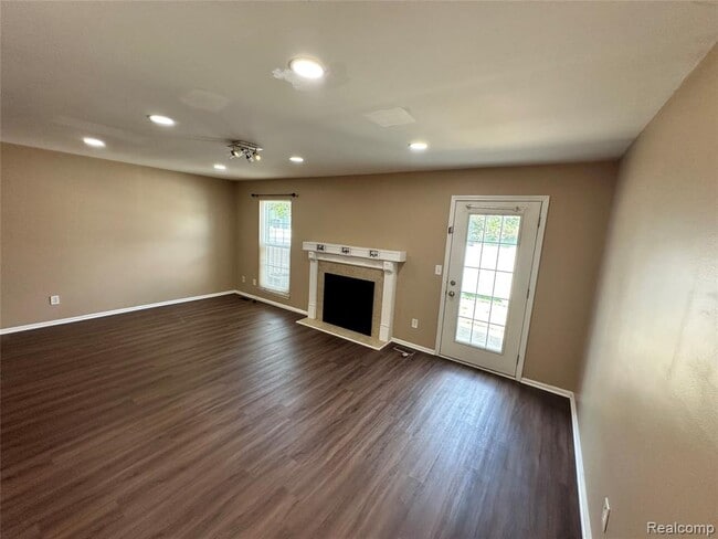 Building Photo - 41729 Broquet Dr