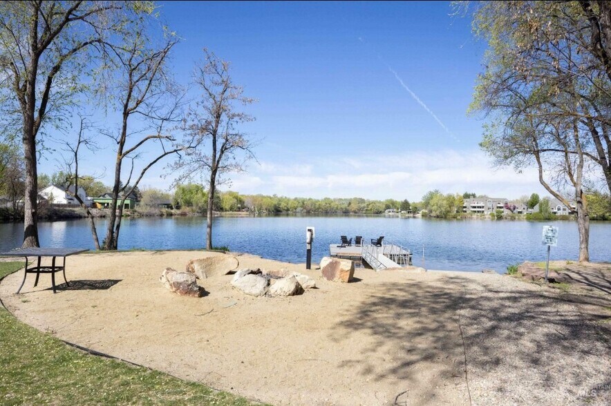 Primary Photo - 3311 N Lakeharbor Ln