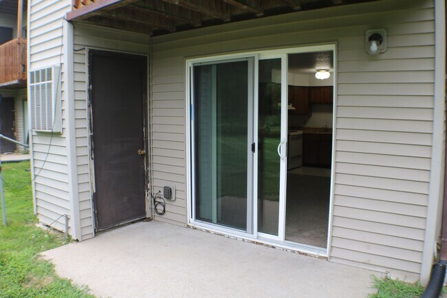 Building Photo - 2639 Westwinds Dr