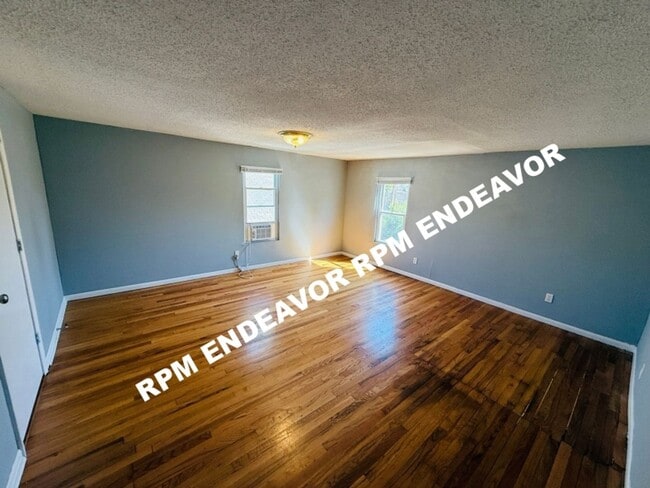 Building Photo - Large 4-Bedroom 2bath Home. Move in Ready! Section 8 Accepted!