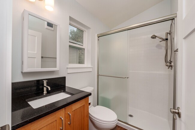 Building Photo - 5532 NE 31st Ave