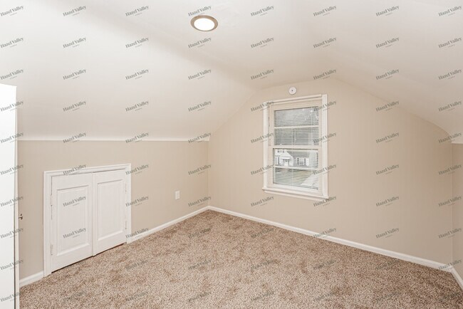 Building Photo - 1585 Sheffield Rd