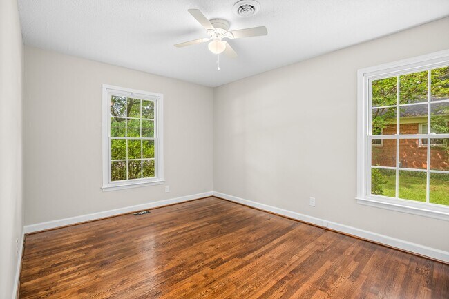 Building Photo - Beautiful Sherwood Location