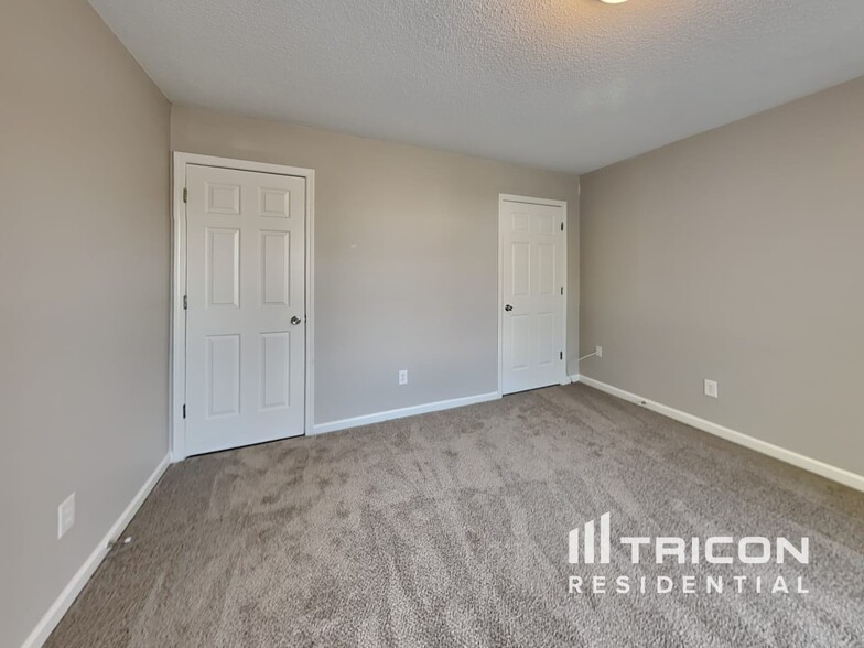 Building Photo - 3885 Riverview Bend