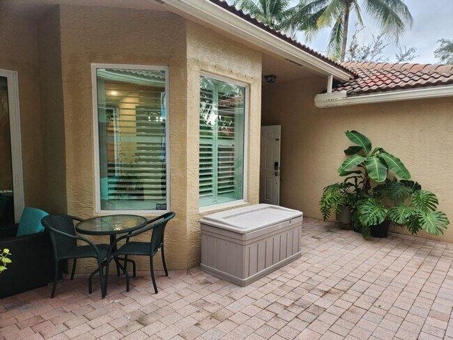 Building Photo - 2564 Sandy Cay