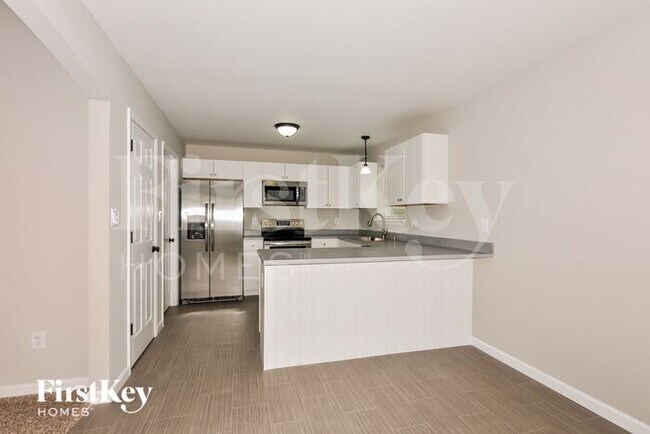 Building Photo - 1720 Woods Mill Dr