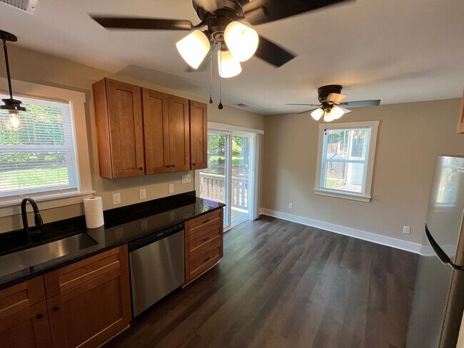 Building Photo - 1775 Ralee Dr