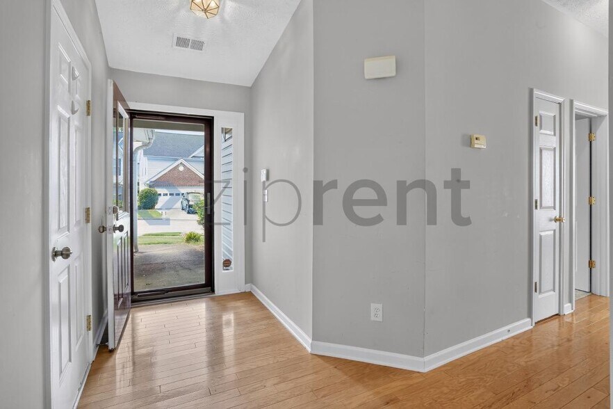 Building Photo - Unit