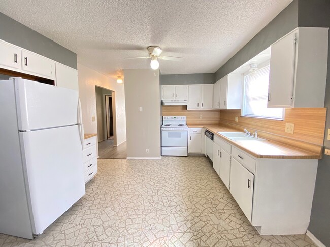 Building Photo - 9630 Hefner Village Blvd