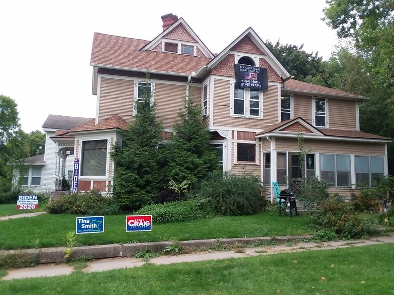 Shared laundry, nice location, quiet, dog ok - 729 W 3rd St