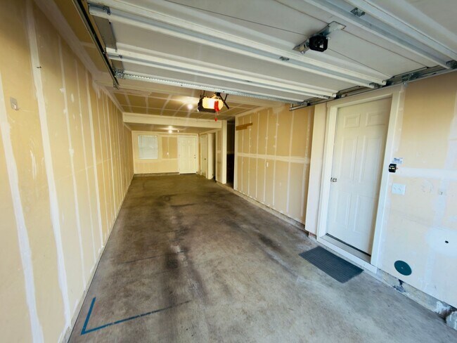 Building Photo - Pet-Friendly Townhome with Lake Views at Progress Ridge