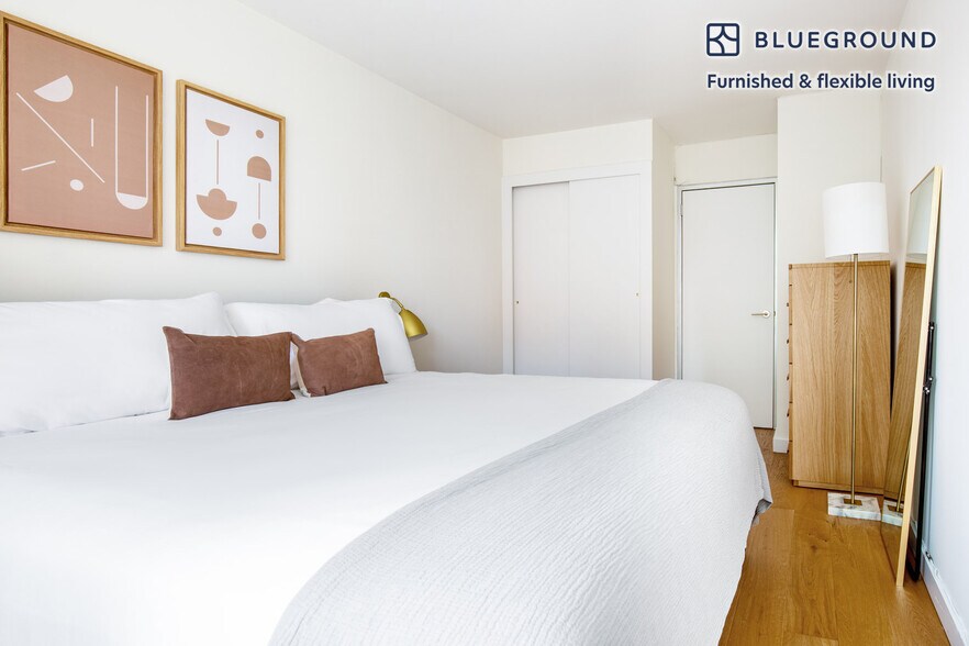 Building Photo - 279 E 44th St