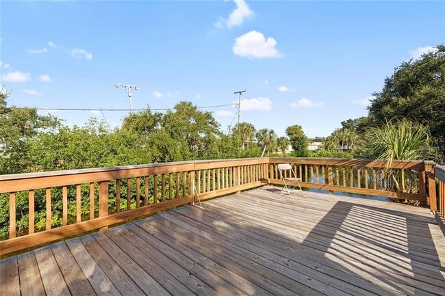 Building Photo - 8825 Oak St