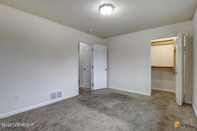 Building Photo - 1337 E 14th Ave