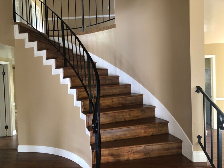 Building Photo - 33062 Santiago Dr