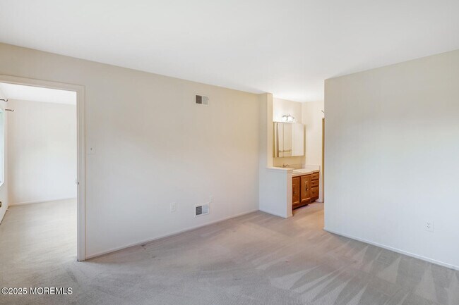 Building Photo - 405 Lexington Dr