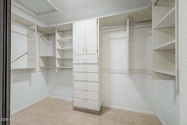 Building Photo - 907 N 85th Pl