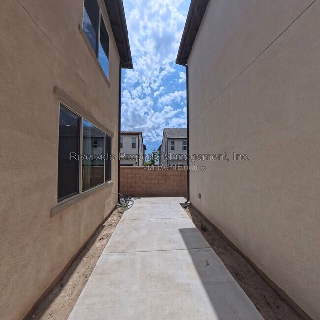 Building Photo - 16008 Jamie Ln