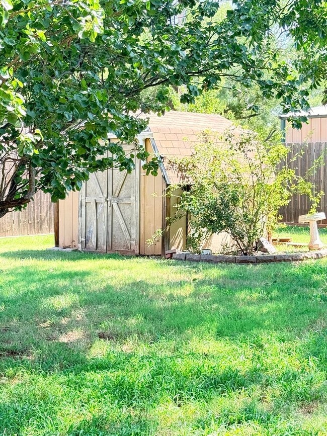 Building Photo - Beautiful 4 Bedroom 1.5 Bath - City View ISD