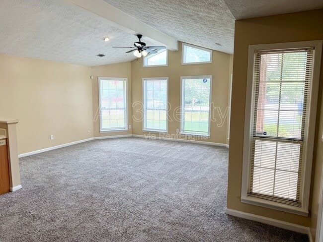 Building Photo - 2140 Meadowview Ct SE