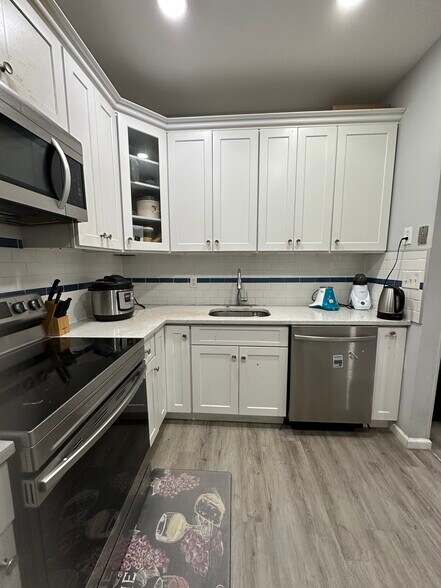 Building Photo - 75 Liberty Ave