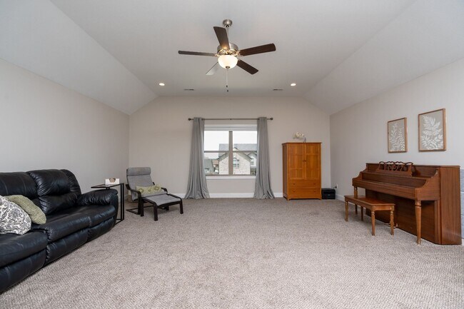 Building Photo - Beautiful 4-Bedroom Home with Bonus Room
