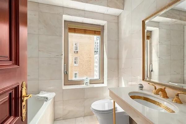 Building Photo - 30 E 85th St