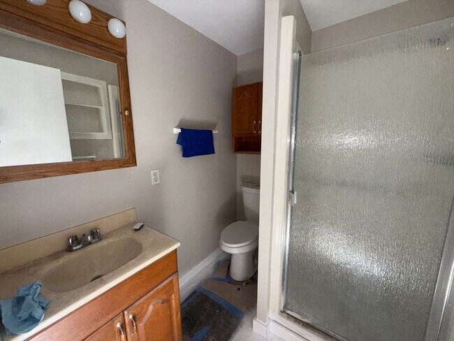 Building Photo - Newly Remodeled 7 room house on Ewing St