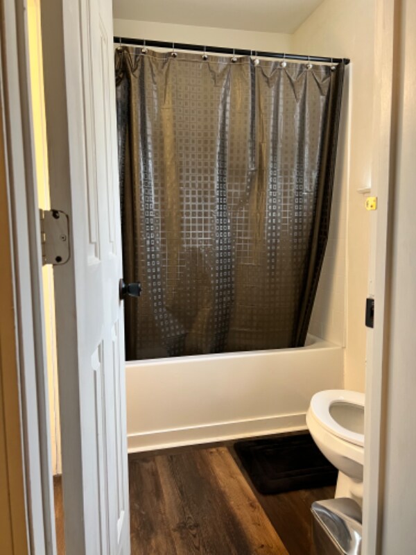 Building Photo - 810 Hillmore Dr