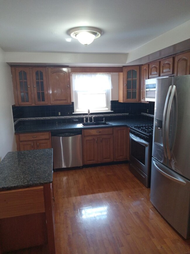 Building Photo - 3BR 1.5 bath twin in LANSDALE!