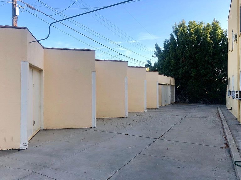 Building Photo - 1016 Masselin Ave