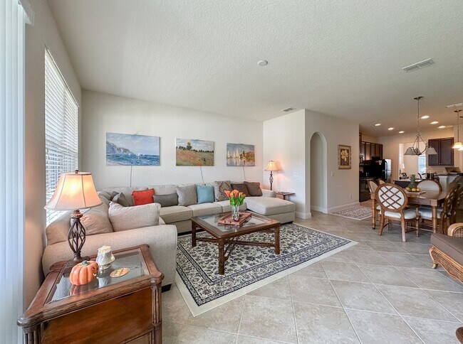 Building Photo - Furnished Rental in Golf Cart District!