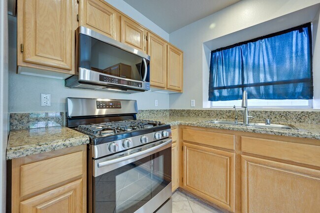Building Photo - 561 Pacer Terrace