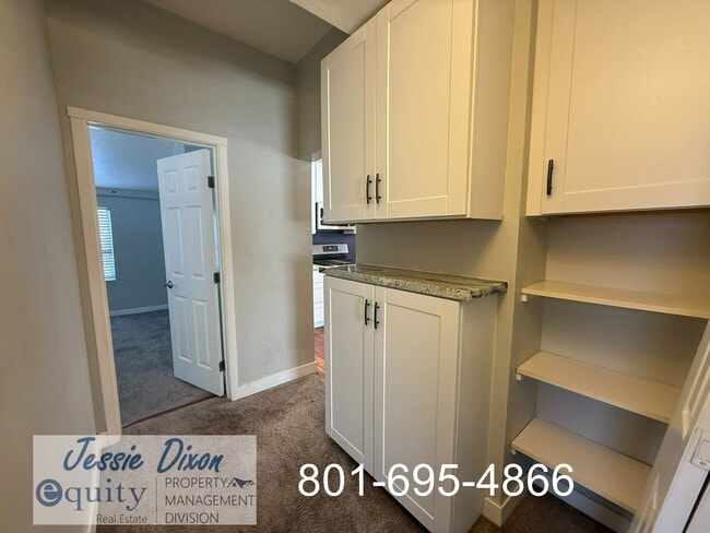 Building Photo - 866 E 22nd St