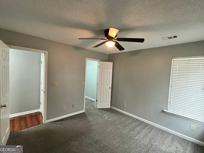 Building Photo - 102 Myles Ln