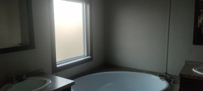 Building Photo - 8622 S Zarzamora St