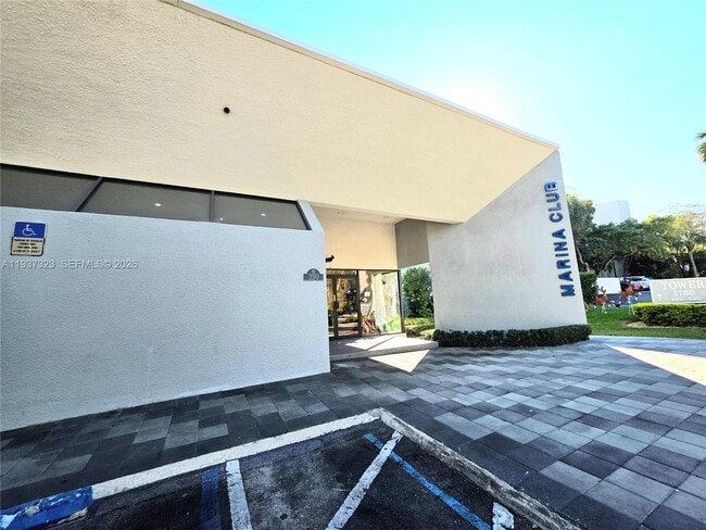 Building Photo - 310 Poinciana Island Dr