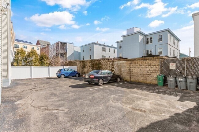 Building Photo - 250 Elm St