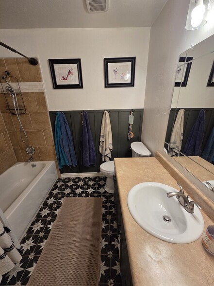 Hall Way Bathroom - 4701 S Turnberry Pl