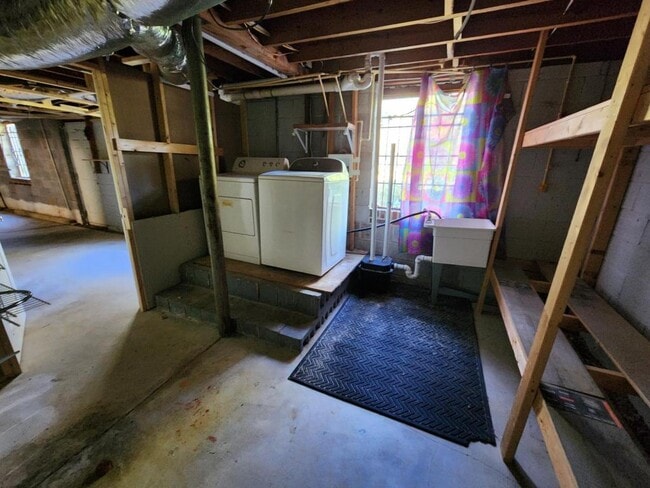 Building Photo - 1729 Capistrana Pl