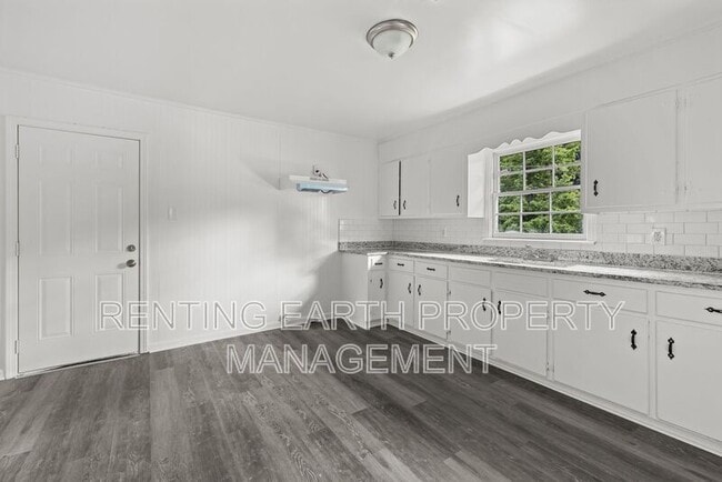 Building Photo - 2537 3rd St NE