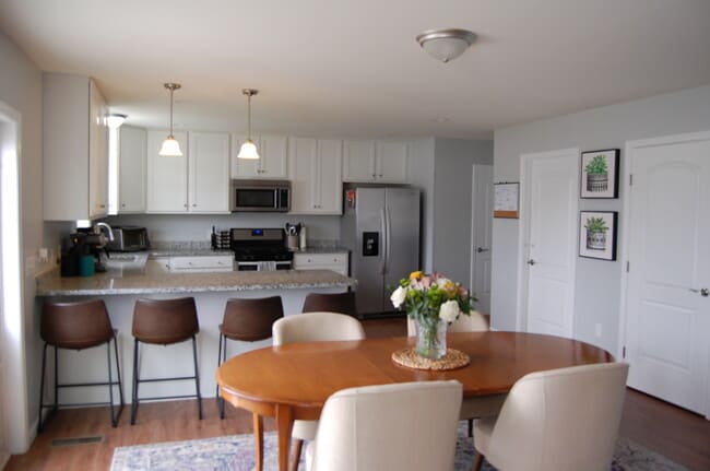 Building Photo - 388 W Birdie Ln