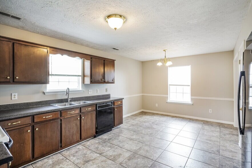 Building Photo - 1204 Smalls Ct