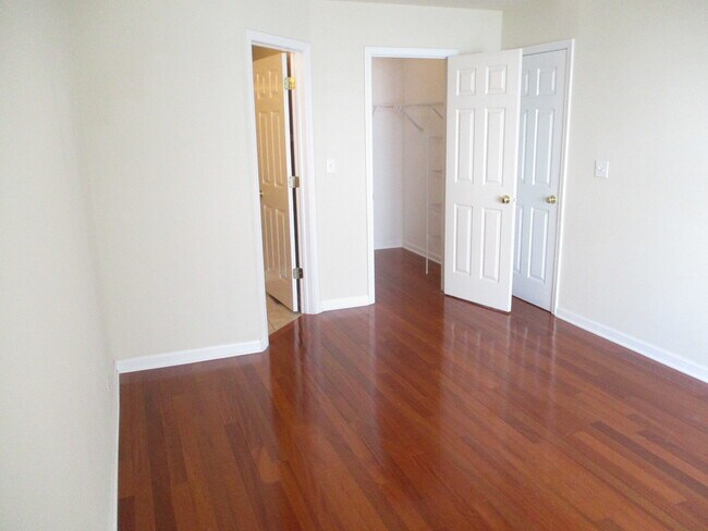 Building Photo - 656 S Rosehall Ln