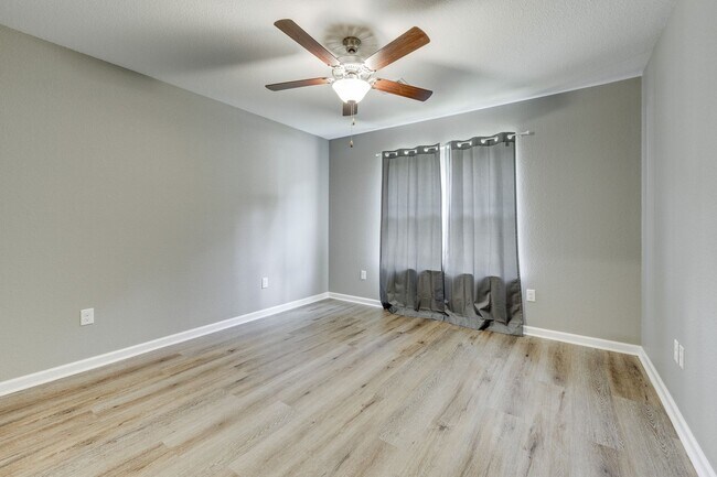 Building Photo - 2120 Shadow Falls Dr