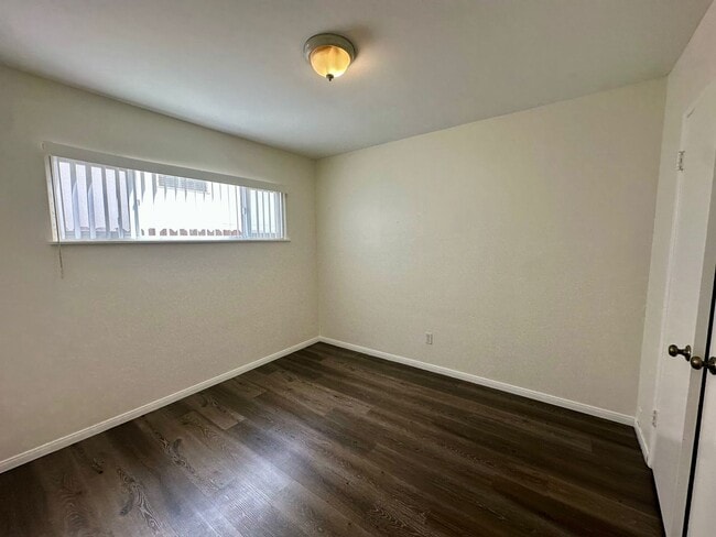 Building Photo - Available Now--3 bedroom 1 bath apartment walking distance to USD campus