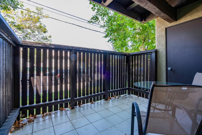 Building Photo - 18350 Hatteras St